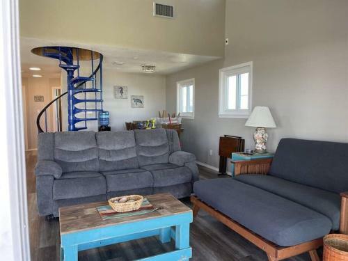 Dolphins Beach Cottage On The Beach - Sleeps 12
