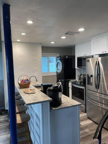 Dolphins Beach Cottage On The Beach - Sleeps 12