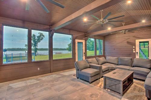 Waterfront Yantis Retreat With Deck And Zipline!