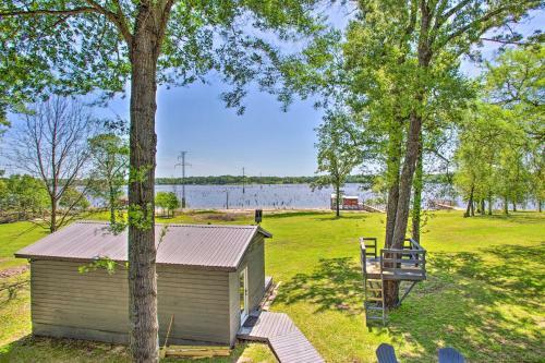 Waterfront Yantis Retreat With Deck And Zipline!