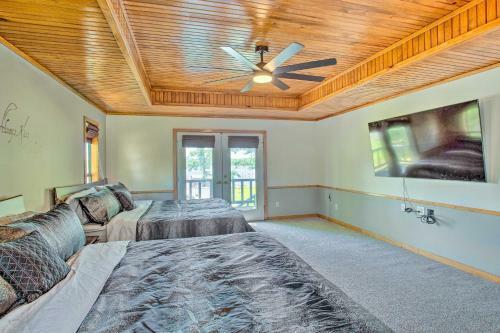 Waterfront Yantis Retreat With Deck And Zipline!