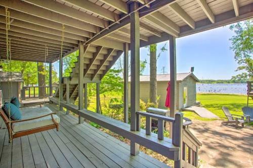 Waterfront Yantis Retreat With Deck And Zipline!