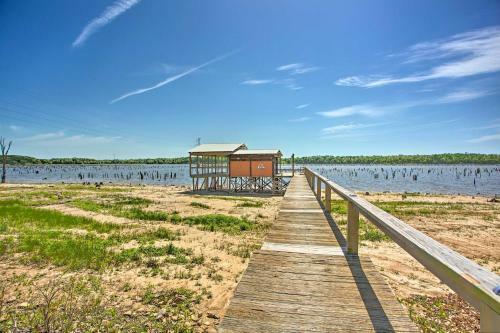Waterfront Yantis Retreat With Deck And Zipline!