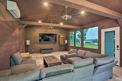 Waterfront Yantis Retreat With Deck And Zipline!