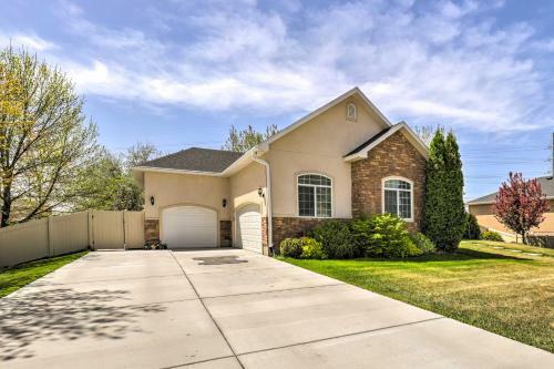 Charming Lehi Apartment With Yard And Fire Pit!