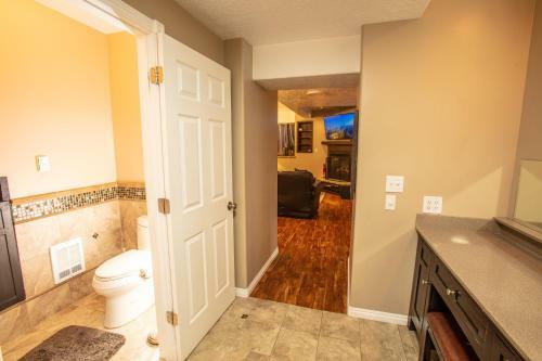 Comfortable Bungalow Near Liberty Park