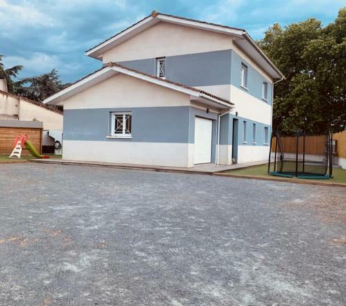 House With Pool Parking And Bbq