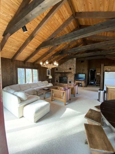 Large 6 Bedroom 3 Bath Vermont Home On Mt Snow Resort