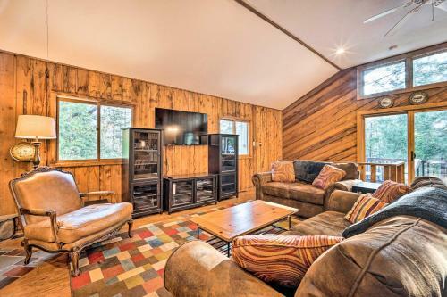 Winhall Retreat With Furnished Deck And Fire Pit!