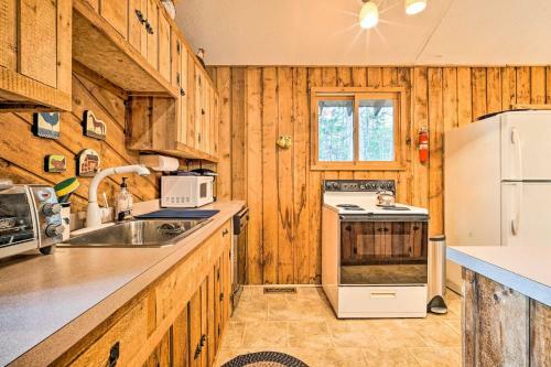 Winhall Retreat With Furnished Deck And Fire Pit!
