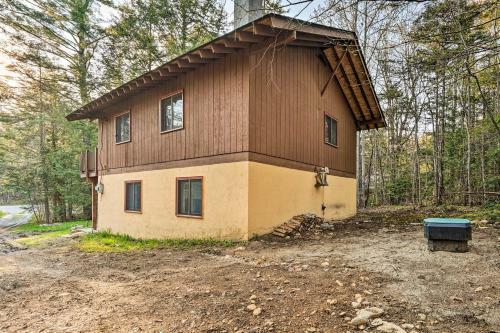 Winhall Retreat With Furnished Deck And Fire Pit!