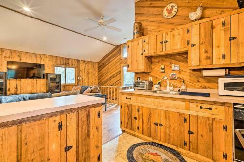 Winhall Retreat With Furnished Deck And Fire Pit!