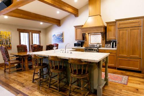 Apartamento Expansive Four Bedroom Suite At The Chateaux Condo