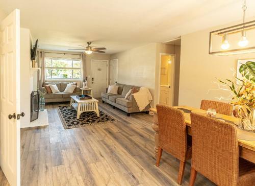 Cozy Bay Cottage Private Yard Blocks From Beach!