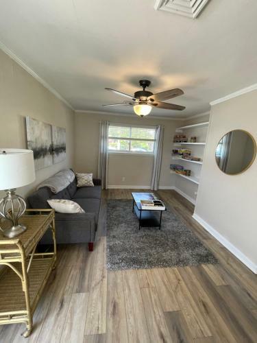 Cozy Bay Cottage Private Yard Blocks From Beach!