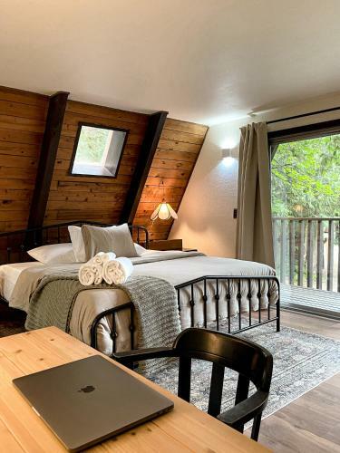 Spacious Riverside A-frame Cabin W/ Mt Baker Views