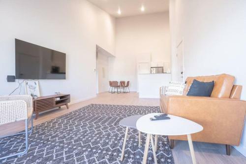 Apartamento Boho Design Great For Long Term Stays Near Local Grocery Store