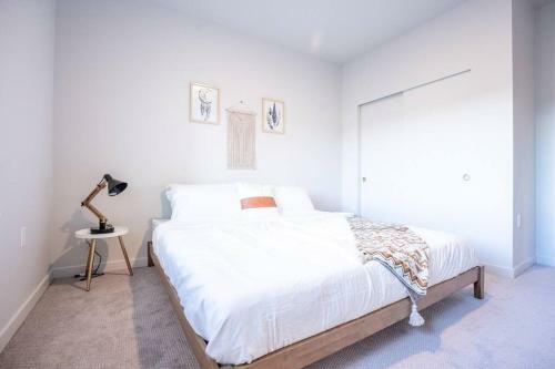 Apartamento Boho Design Great For Long Term Stays Near Local Grocery Store
