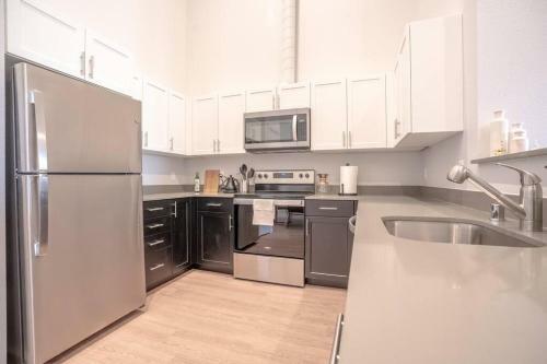 Apartamento Boho Design Great For Long Term Stays Near Local Grocery Store