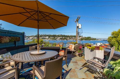 Waterfront Rooftop Deck On Lake Union 3br 3ba Extended Stay