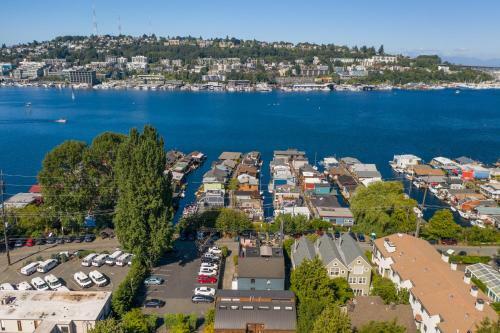 Waterfront Rooftop Deck On Lake Union 3br 3ba Extended Stay