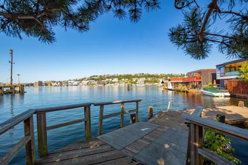 Waterfront Rooftop Deck On Lake Union 3br 3ba Extended Stay