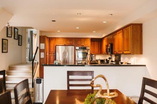 Waterfront Rooftop Deck On Lake Union 3br 3ba Extended Stay
