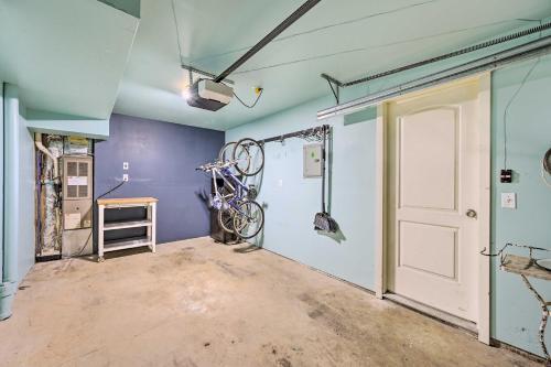 Pet-friendly Seattle Townhome Less Than 1 Mi To Lake!