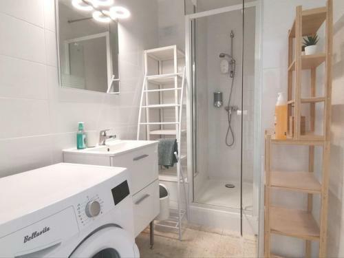 Apartamento * 3bedrooms, 2free Parking, Wifi, Tram 8min *