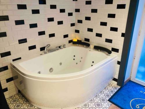 Apartamento V�nus Love Room Jacuzzi En Toute Intimit�