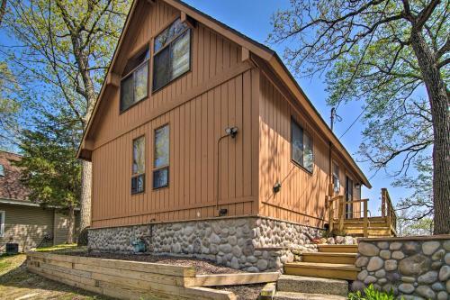 Serene Lakefront Escape Boat Dock And Grill!
