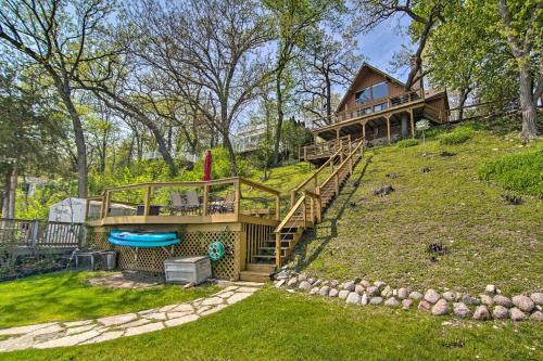 Serene Lakefront Escape Boat Dock And Grill!