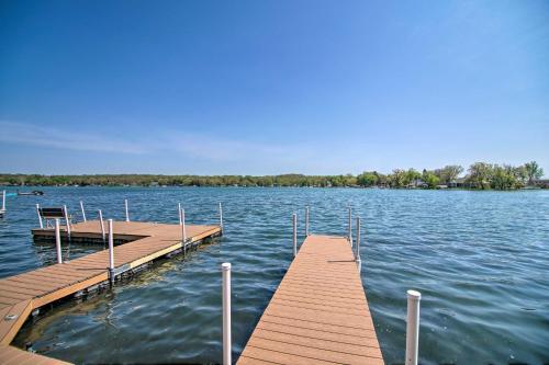 Serene Lakefront Escape Boat Dock And Grill!