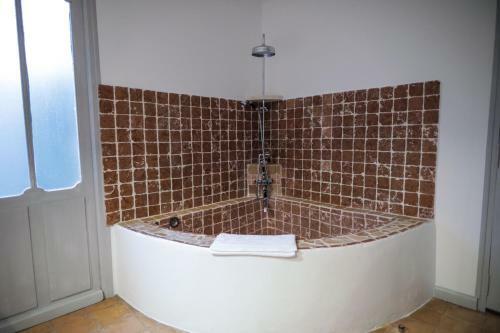 Hostal L'insoup�onn�e Saint R�my De Provence
