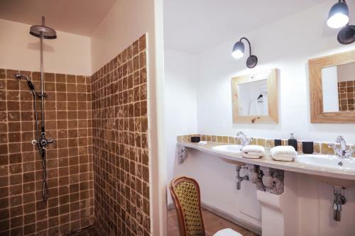 Hostal L'insoup�onn�e Saint R�my De Provence