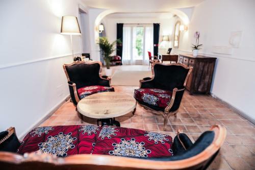 Hostal L'insoup�onn�e Saint R�my De Provence