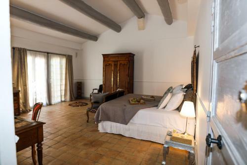 Hostal L'insoup�onn�e Saint R�my De Provence