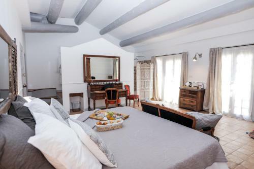 Hostal L'insoup�onn�e Saint R�my De Provence