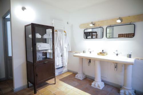 Hostal L'insoup�onn�e Saint R�my De Provence