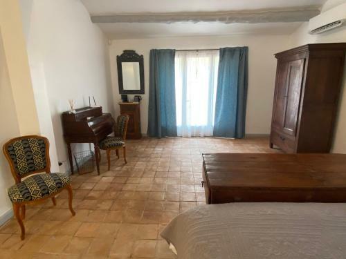Hostal L'insoup�onn�e Saint R�my De Provence