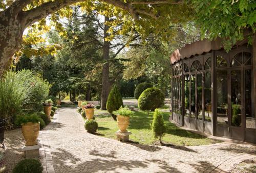 Hostal L'insoup�onn�e Saint R�my De Provence