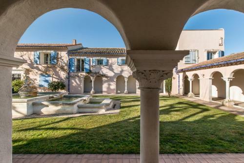 Hostal L'insoup�onn�e Saint R�my De Provence
