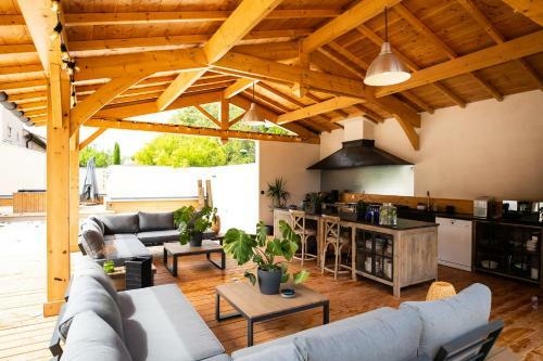 Hostal L'insoup�onn�e Saint R�my De Provence