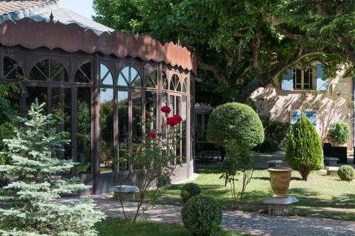 Hostal L'insoup�onn�e Saint R�my De Provence