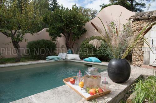 Hostal L'insoup�onn�e Saint R�my De Provence