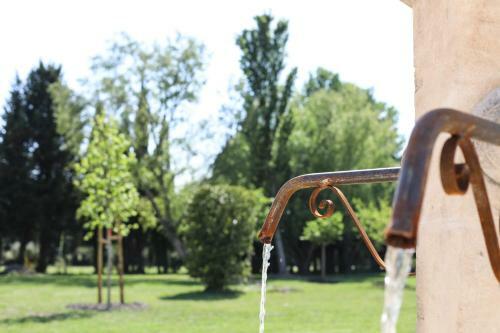 Hostal L'insoup�onn�e Saint R�my De Provence