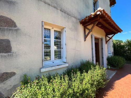 Jolie Maison De Campagne Arbor�e