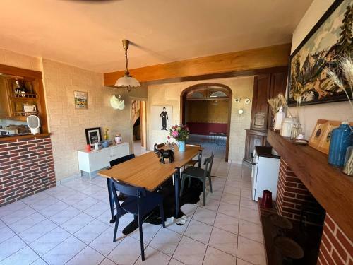 Jolie Maison De Campagne Arbor�e