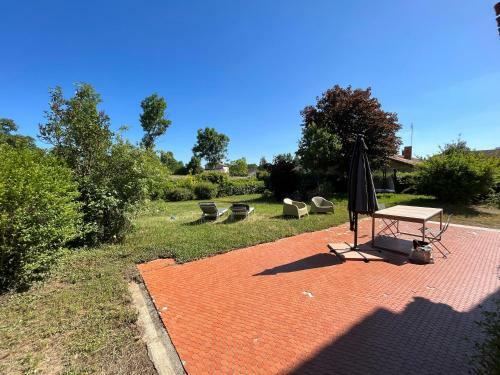 Jolie Maison De Campagne Arbor�e