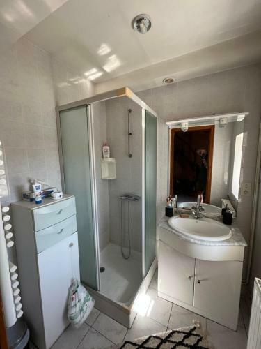 Jolie Maison De Campagne Arbor�e
